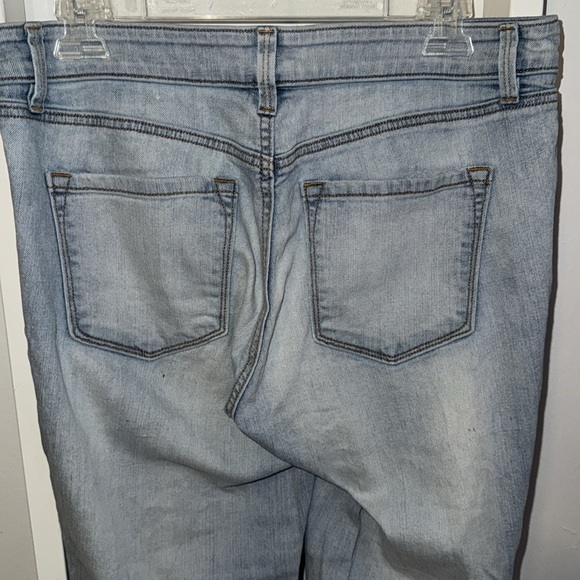 Ann Taylor Loft Curvy Straight Sz 8/29 Light Wash 5 Pocket Jeans - Picture 4 of 6